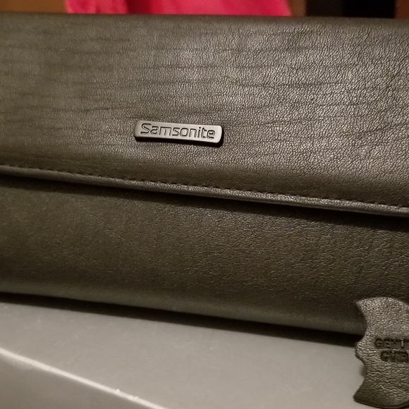 NEW | Beautiful Samsonite | Women's Classic Leather | Bifold Wallet - Picture 1 of 5